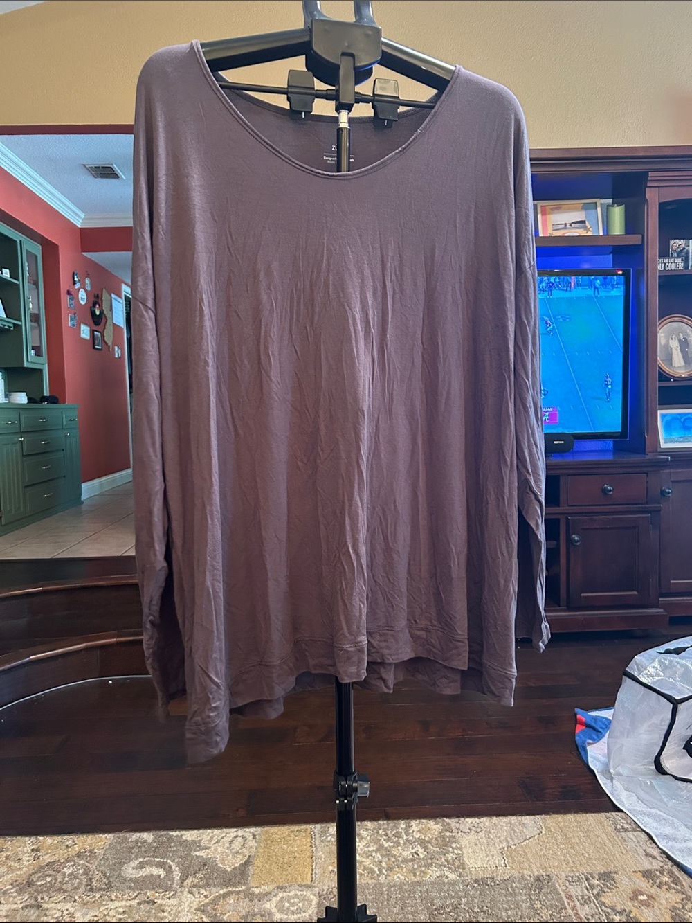 zuda Lightweight Long-Sleeve Scoop Neck Top in Mauve